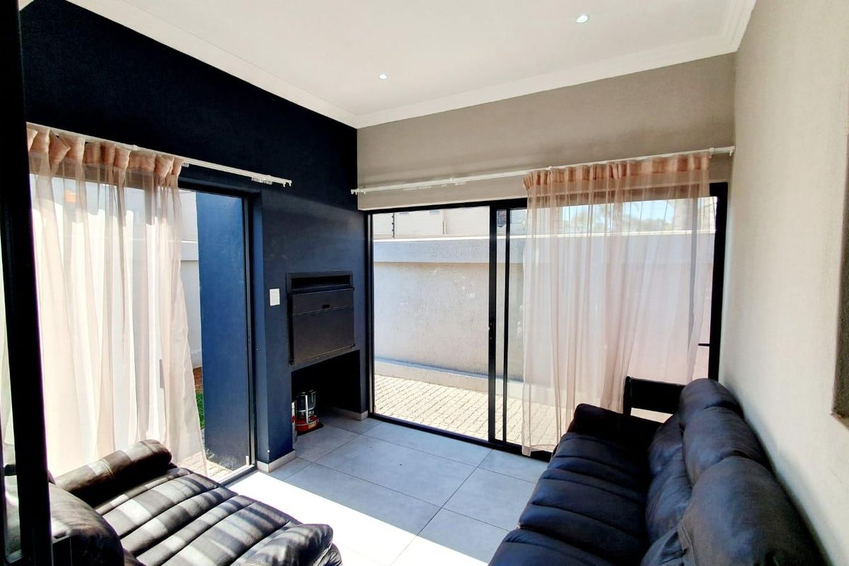 Modern Luxury Freestanding House for Sale in Magalieskruin - Photo 5