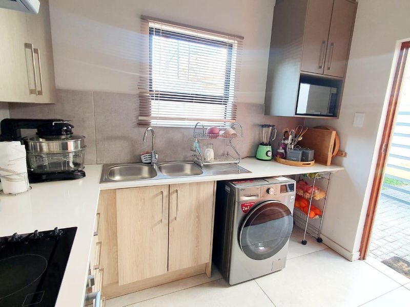 Modern Luxury Freestanding House for Sale in Magalieskruin - Photo 8