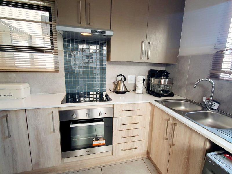 Modern Luxury Freestanding House for Sale in Magalieskruin - Photo 7