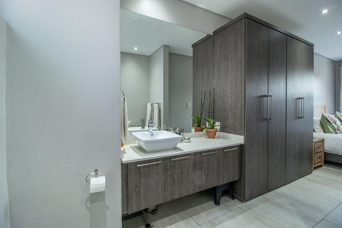 Apartment for Sale in Menlo Park - Photo 3