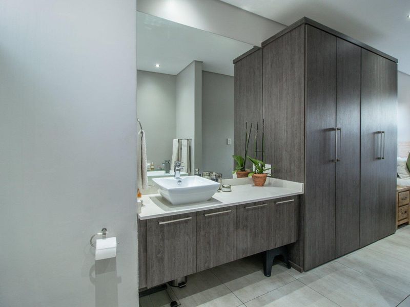 Apartment for Sale in Menlo Park - Photo 3