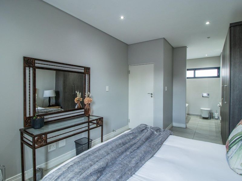 Apartment for Sale in Menlo Park - Photo 9