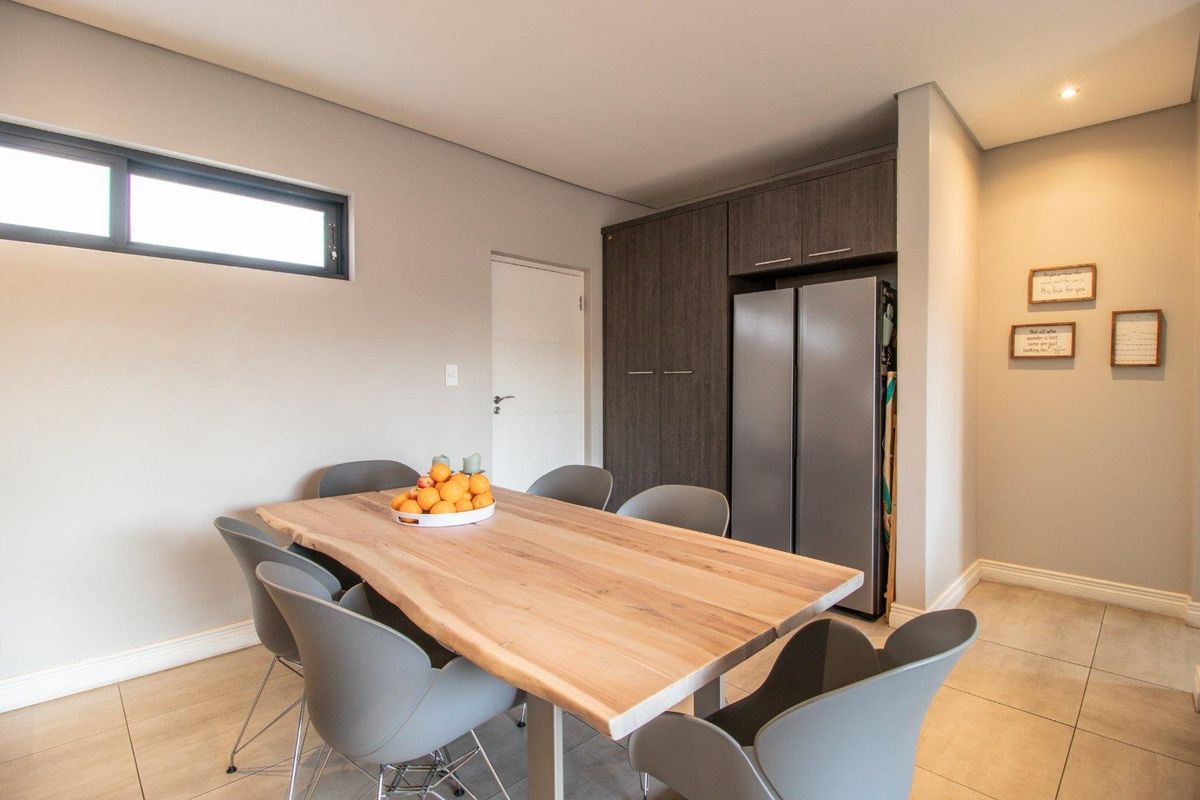 Apartment for Sale in Menlo Park - Photo 2