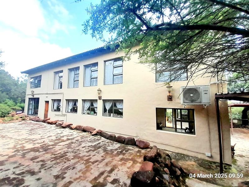 Roodeplaat - Spacious 5-Bedroom Home in Buffelsdrift Game Reserve– No Loadshedding! - Photo 9