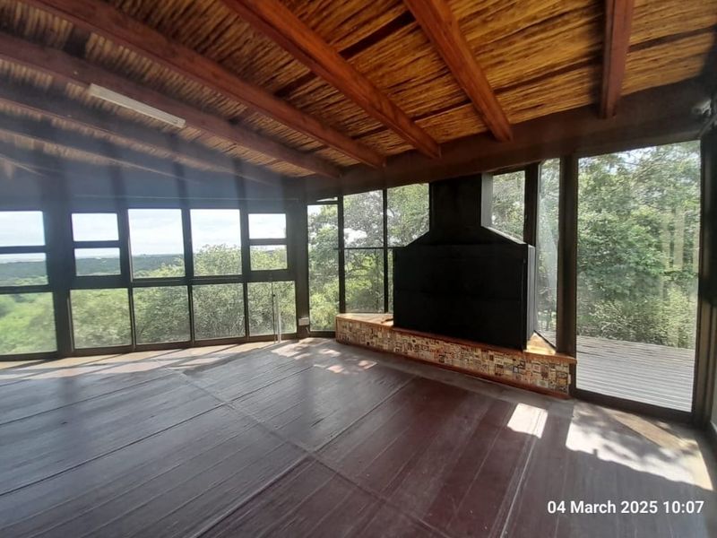 Roodeplaat - Spacious 5-Bedroom Home in Buffelsdrift Game Reserve– No Loadshedding! - Photo 8