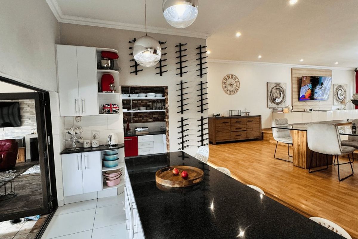 Luxury Living at it's Finest - 6 Bedroom Home Offering Space, Luxury and Top-Tier Security - Photo 2