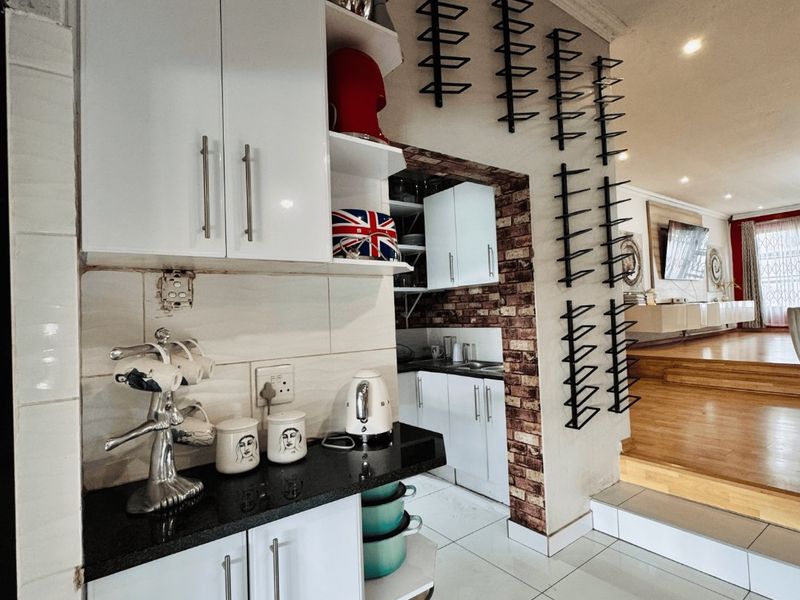 Luxury Living at it's Finest - 6 Bedroom Home Offering Space, Luxury and Top-Tier Security - Photo 3