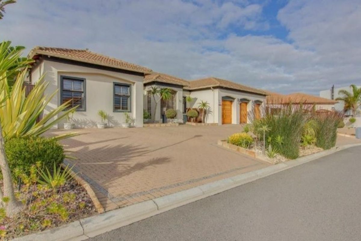 Exquisite 5-Bedroom Home in Jakarandas, Kuils River – Luxury and Security Combined - Photo 2