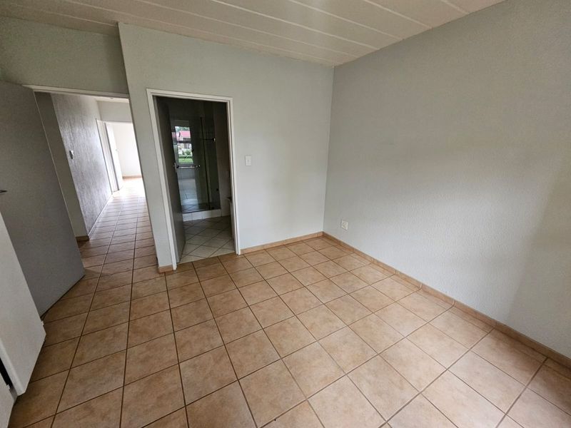 Ground Floor Apartment for Sale – Secure Complex with 24-Hour Security! - Photo 8