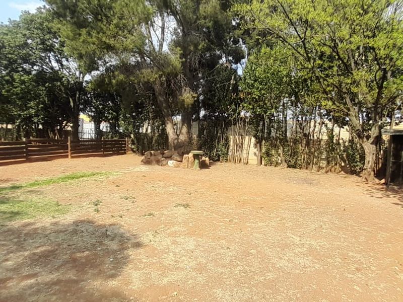 3-Bedroom House with 3 Flatlets – Perfect for Investors and Families - Photo 9