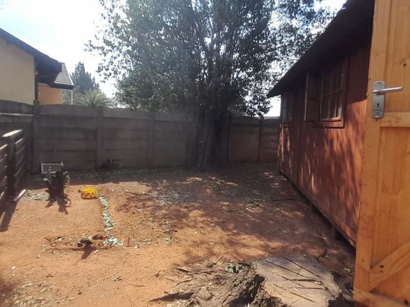 3-Bedroom House with 3 Flatlets – Perfect for Investors and Families - Photo 10