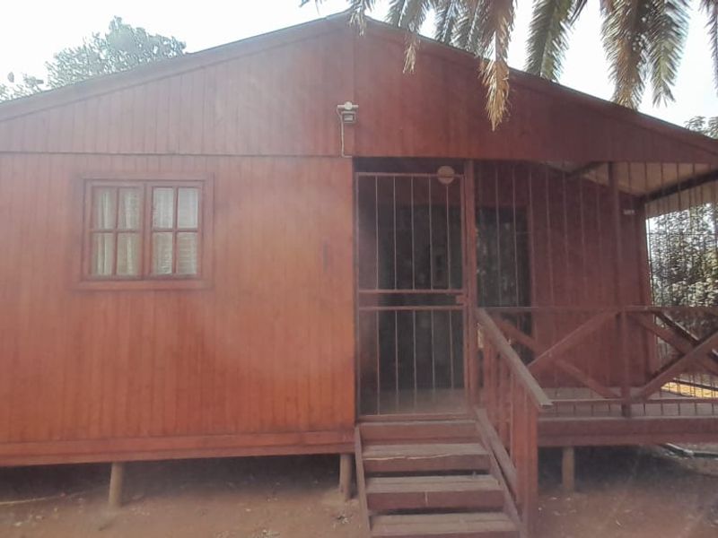 3-Bedroom House with 3 Flatlets – Perfect for Investors and Families - Photo 8