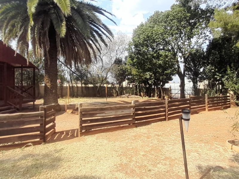 3-Bedroom House with 3 Flatlets – Perfect for Investors and Families - Photo 7