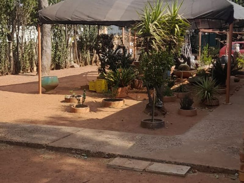 3-Bedroom House with 3 Flatlets – Perfect for Investors and Families - Photo 6