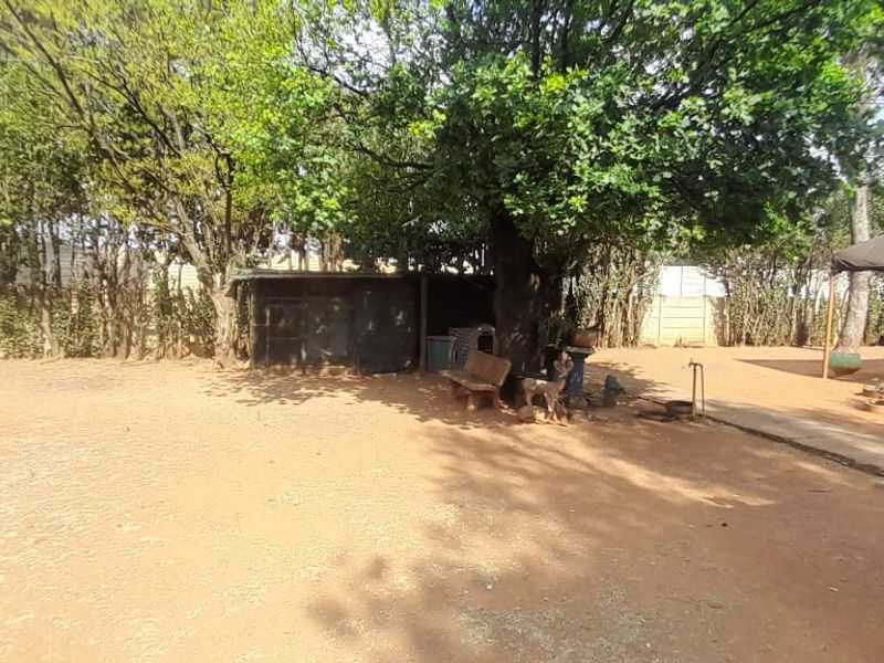 3-Bedroom House with 3 Flatlets – Perfect for Investors and Families - Photo 3