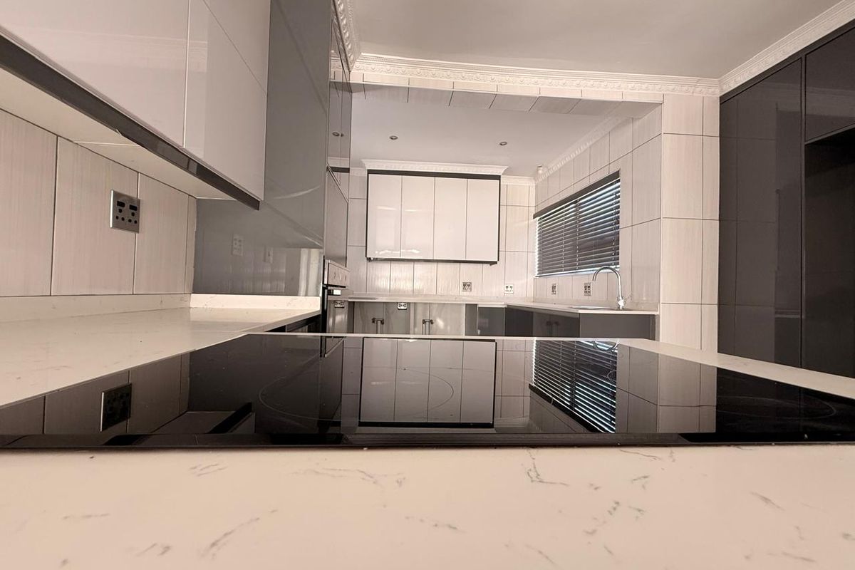 The Cascades Complex 3Bed and 2Bath Open Plan - Photo 5