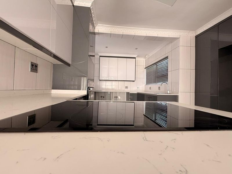 The Cascades Complex 3Bed and 2Bath Open Plan - Photo 5