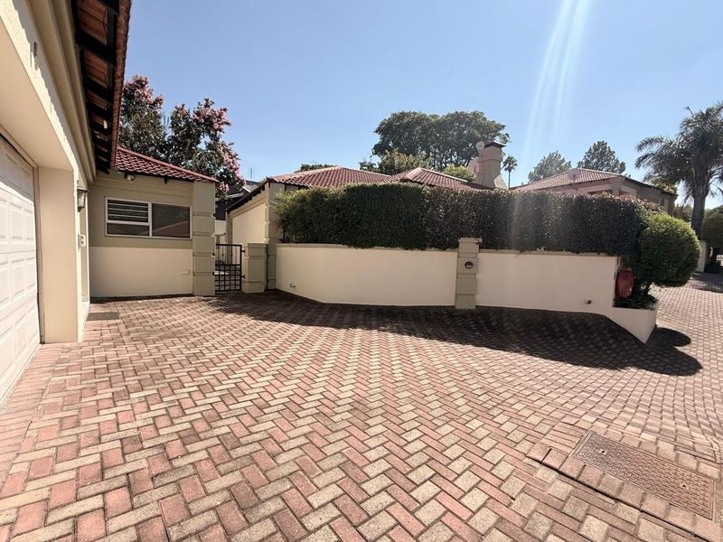 The Cascades Complex 3Bed and 2Bath Open Plan - Photo 3