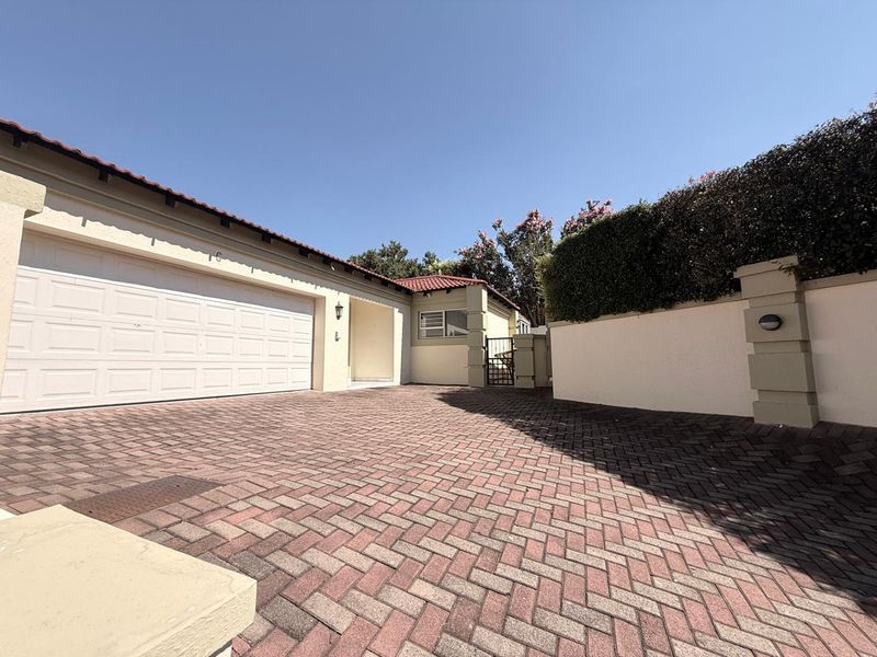 The Cascades Complex 3Bed and 2Bath Open Plan - Photo 8