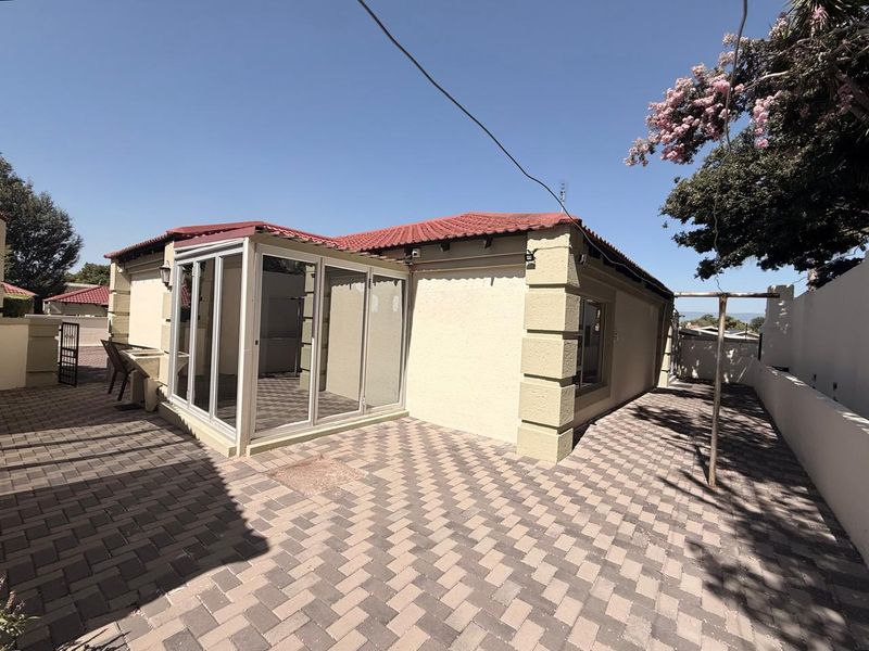 The Cascades Complex 3Bed and 2Bath Open Plan - Photo 9