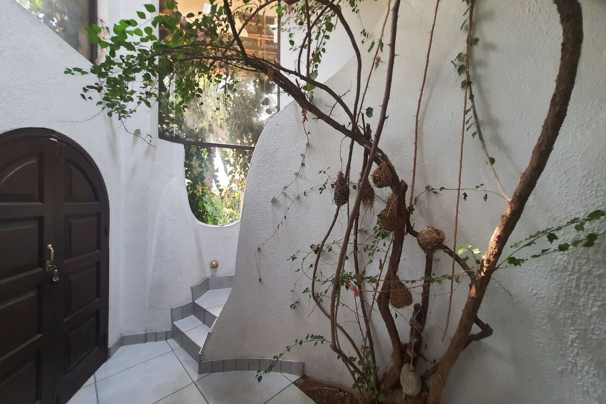 This Unbelievable VINTAGE GEM can be yours Today - Photo 3