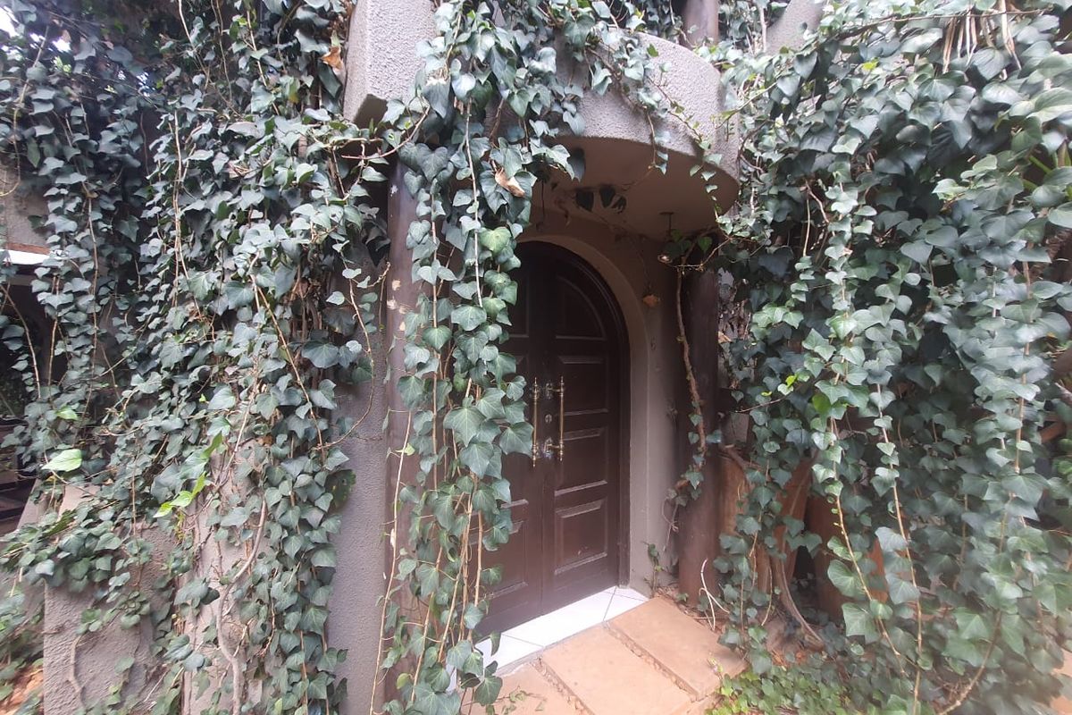 This Unbelievable VINTAGE GEM can be yours Today - Photo 2