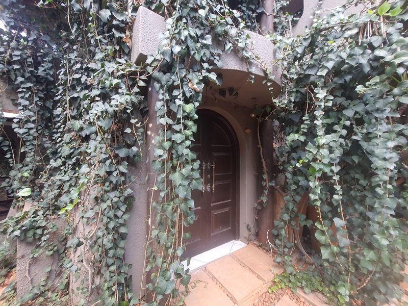 This Unbelievable VINTAGE GEM can be yours Today - Photo 2