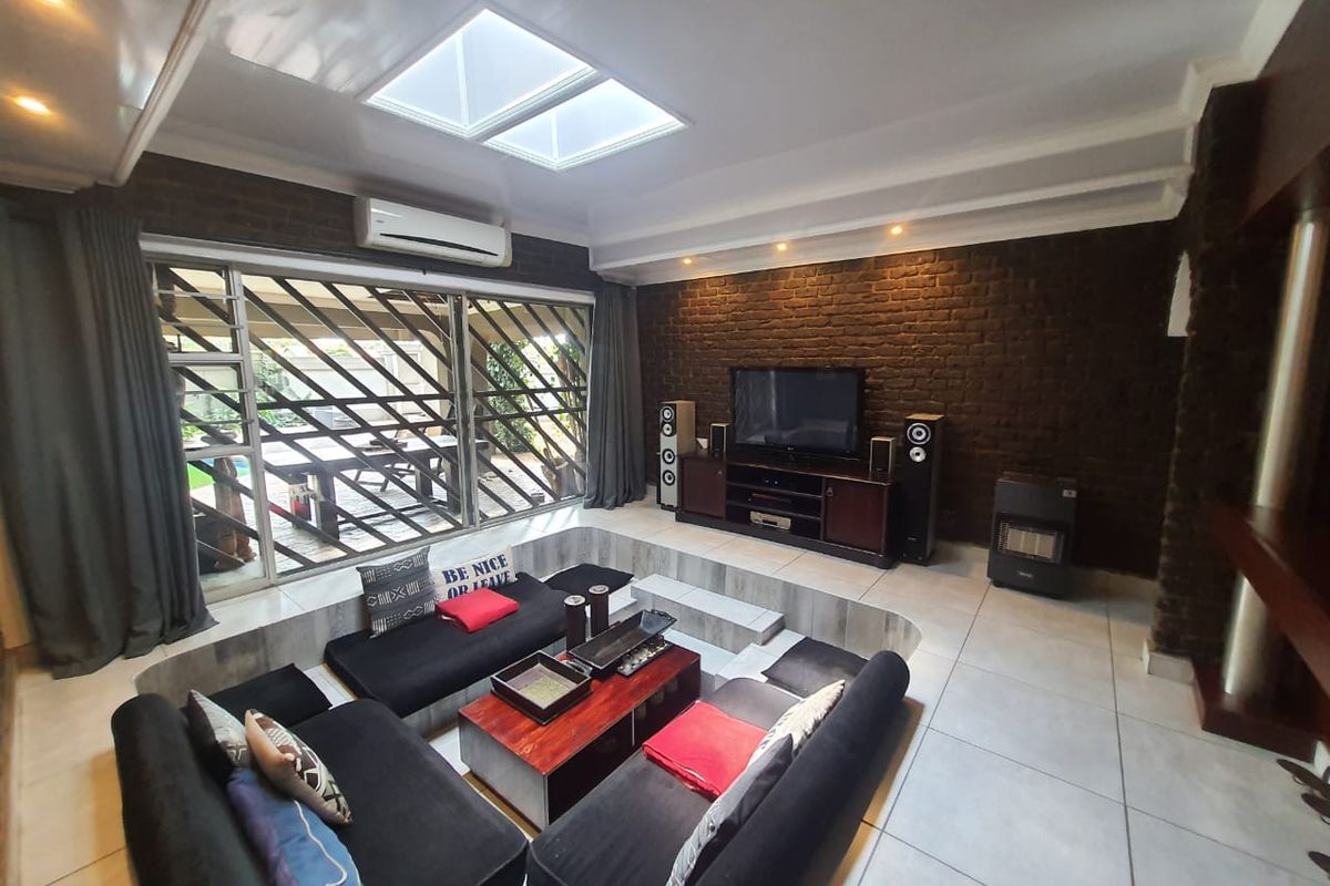 This Unbelievable VINTAGE GEM can be yours Today - Photo 5