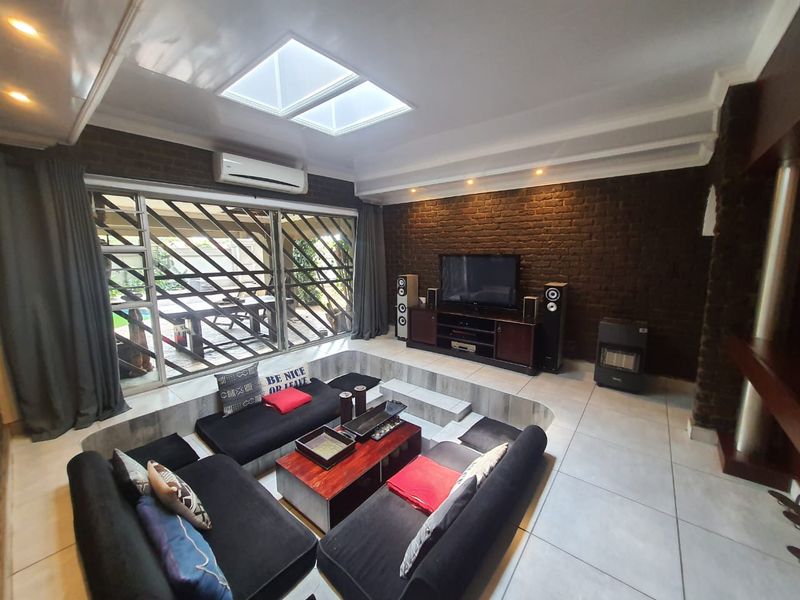 This Unbelievable VINTAGE GEM can be yours Today - Photo 5