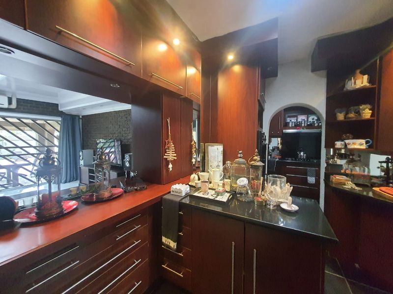 This Unbelievable VINTAGE GEM can be yours Today - Photo 10