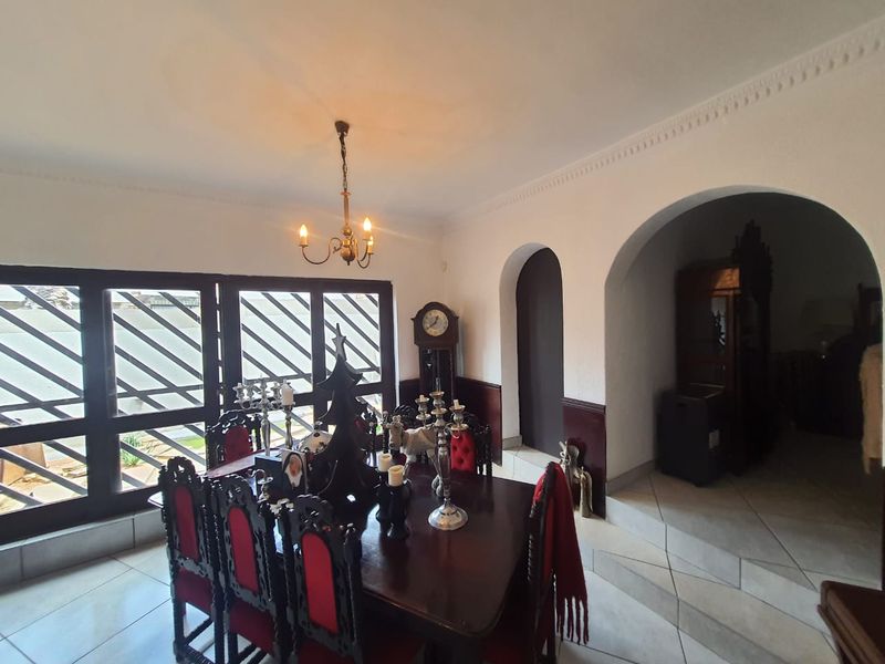This Unbelievable VINTAGE GEM can be yours Today - Photo 8