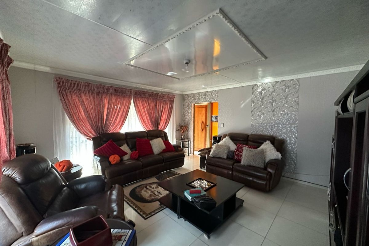 House For Sale In Vereeniging - Photo 3