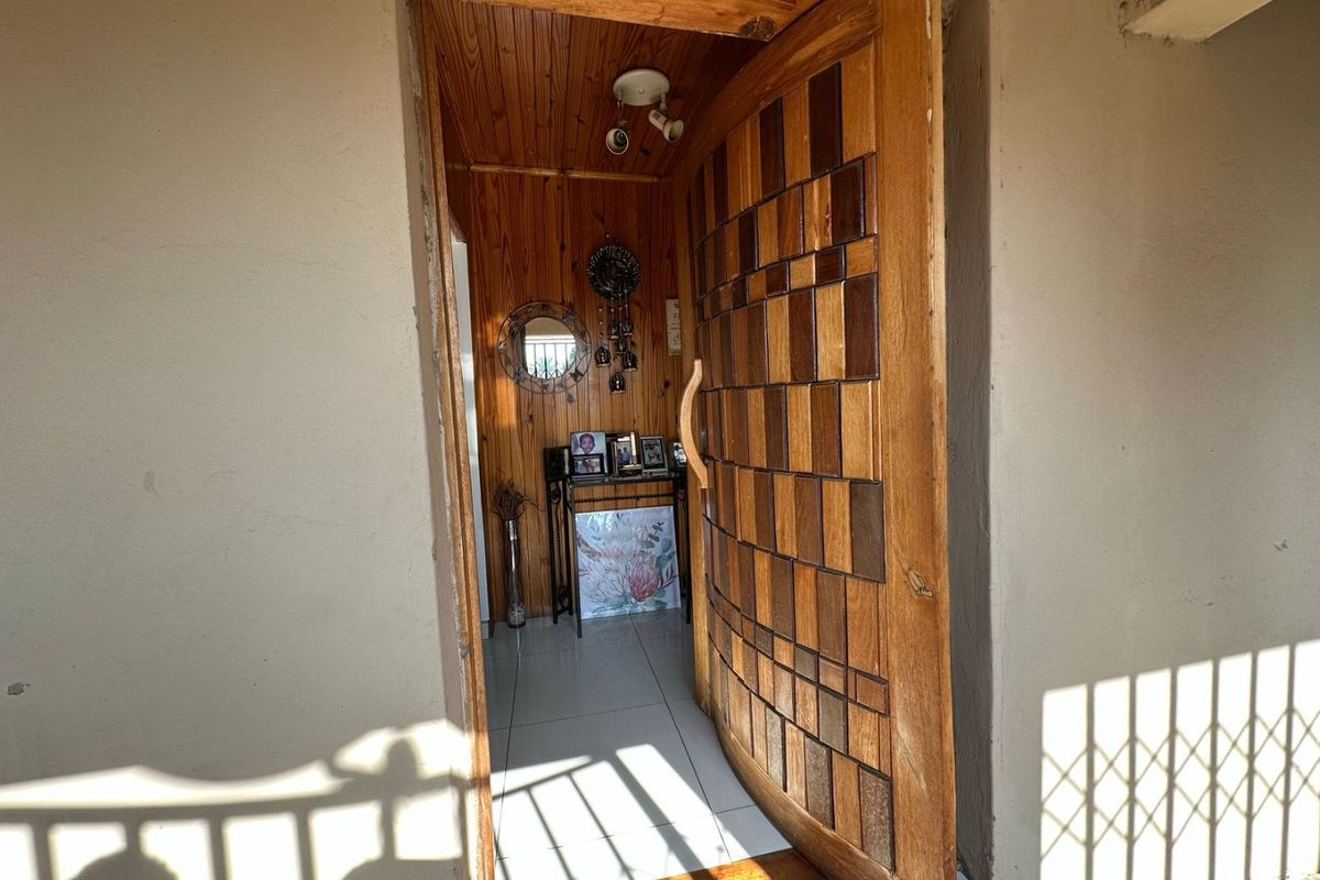 House For Sale In Vereeniging - Photo 2