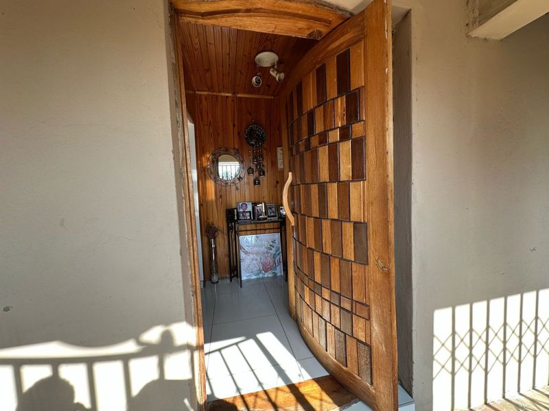 House For Sale In Vereeniging - Photo 2