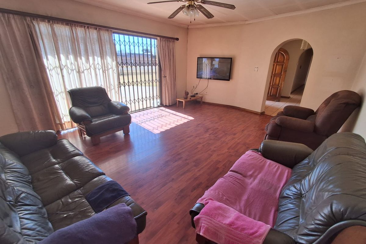 3 Bedroom House for sale in Arcon Park - Photo 4