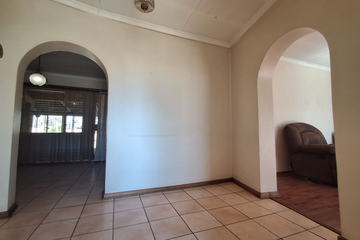 3 Bedroom House for sale in Arcon Park - Photo 2
