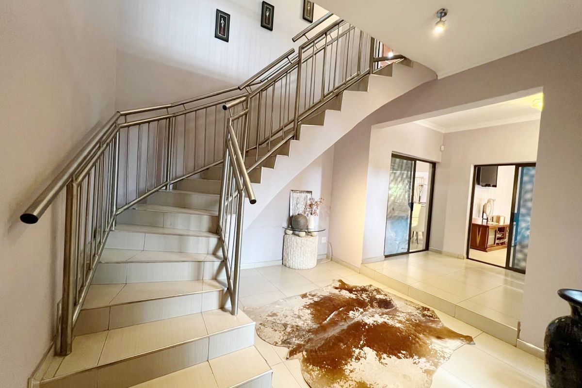 Beautiful 8 bedroom house for a big family or ideal for a potential guest house. - Photo 5