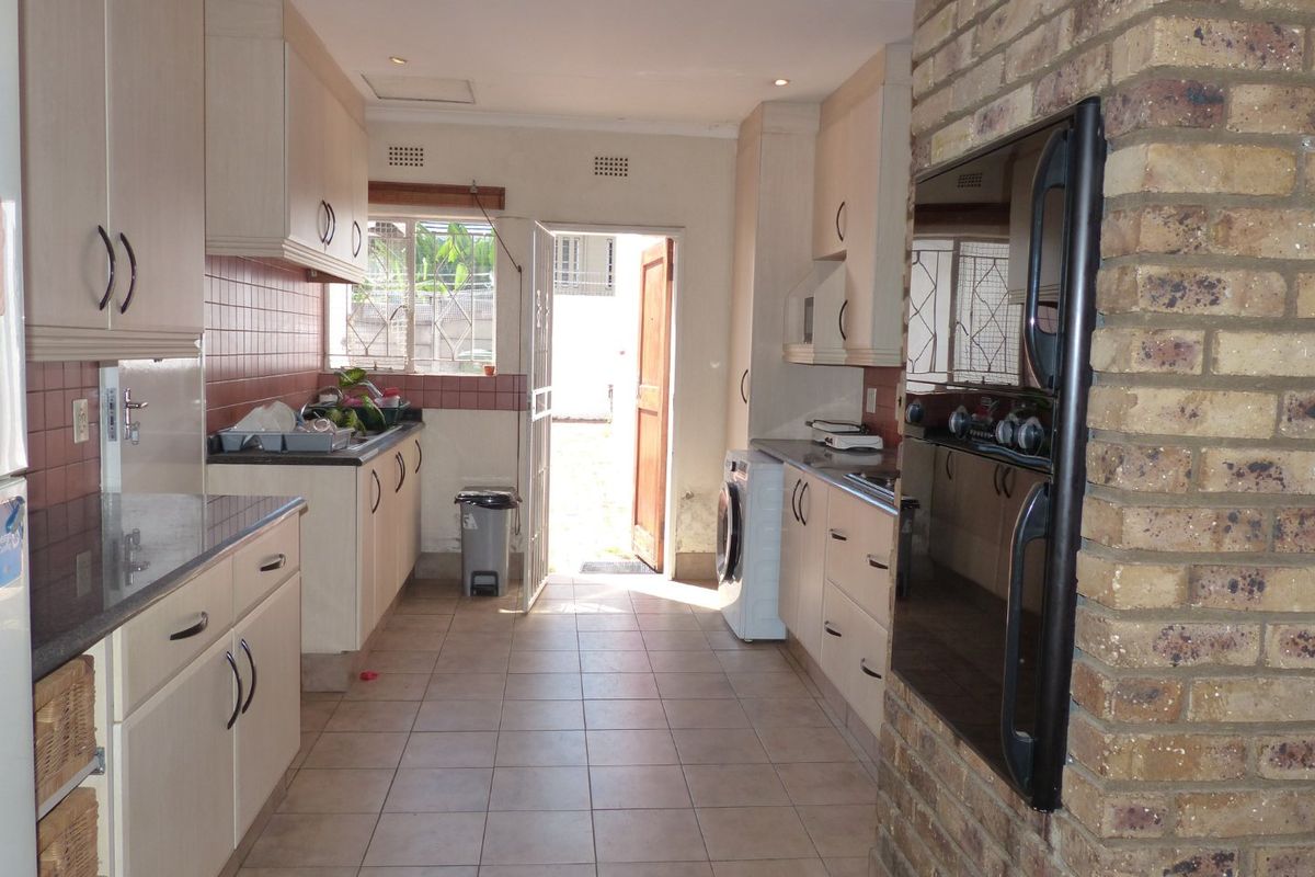 Serious Seller. A Charming 3-Bedroom Family Home with Large Guest Cottage in a Sought-After Suburb - Photo 3