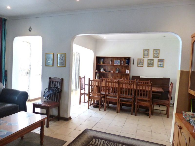 Serious Seller. A Charming 3-Bedroom Family Home with Large Guest Cottage in a Sought-After Suburb - Photo 7