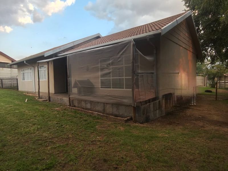 Are you looking for a property where your kids are close to school? - Photo 2