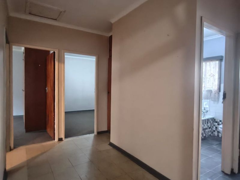 Are you looking for a property where your kids are close to school? - Photo 5