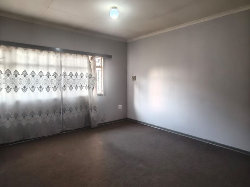 Are you looking for a property where your kids are close to school? - Photo 10