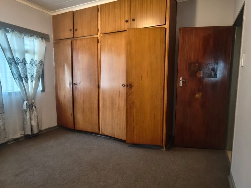 Are you looking for a property where your kids are close to school? - Photo 8