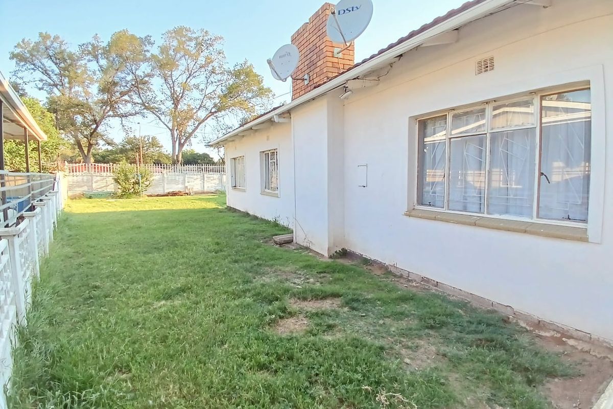 Family house for sale walking distance to schools and Sasolburg CBD - Photo 3