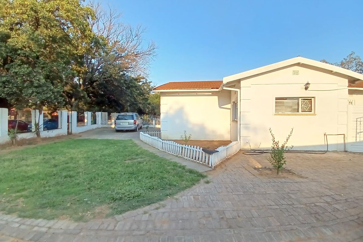 Family house for sale walking distance to schools and Sasolburg CBD - Photo 2