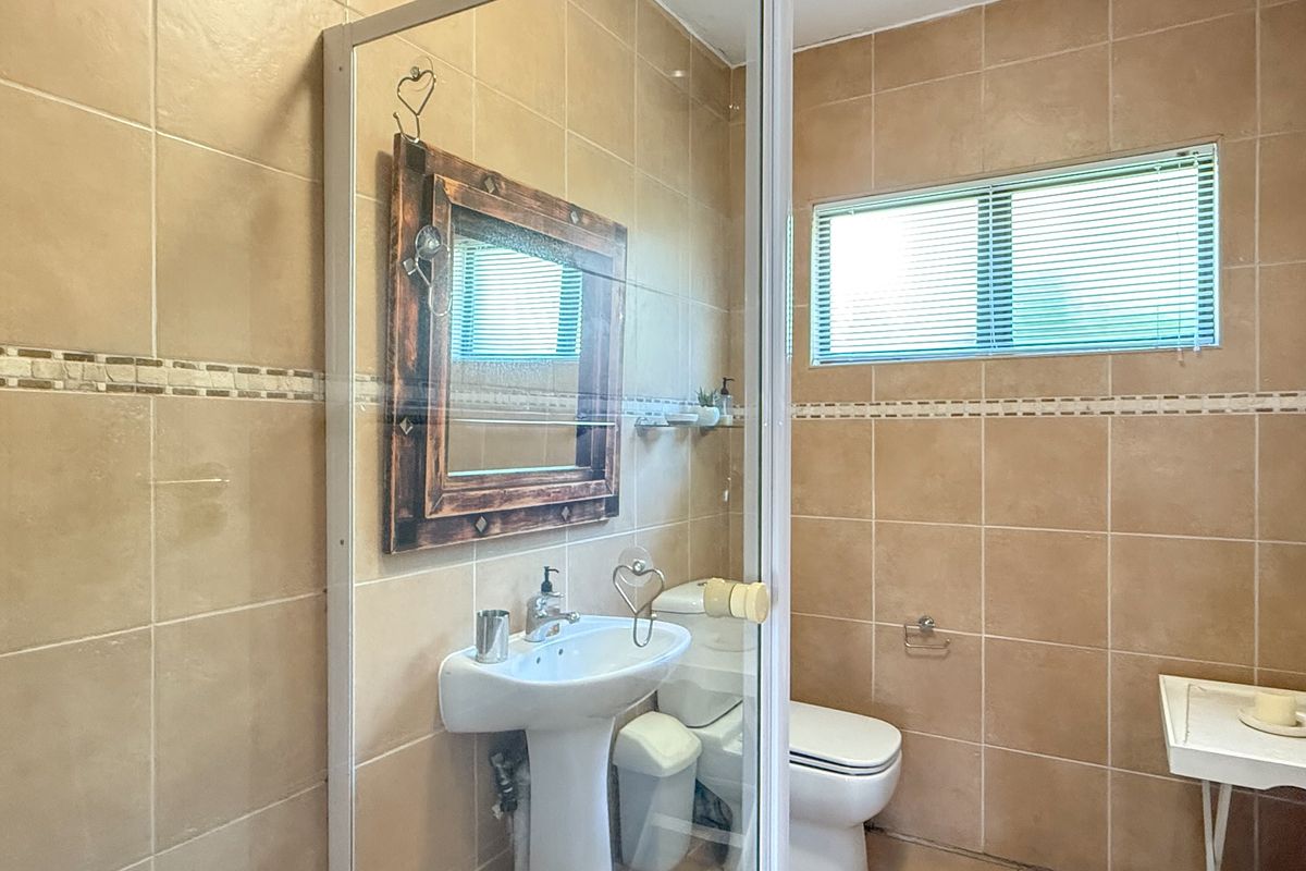 3 Bedroom Sea-Facing Fully Furnished Unit to Rent in La Pirogue, Compensation Beach, Ballito - Photo 4