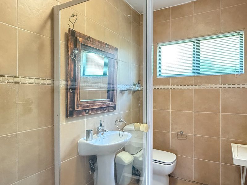 3 Bedroom Sea-Facing Fully Furnished Unit to Rent in La Pirogue, Compensation Beach, Ballito - Photo 5