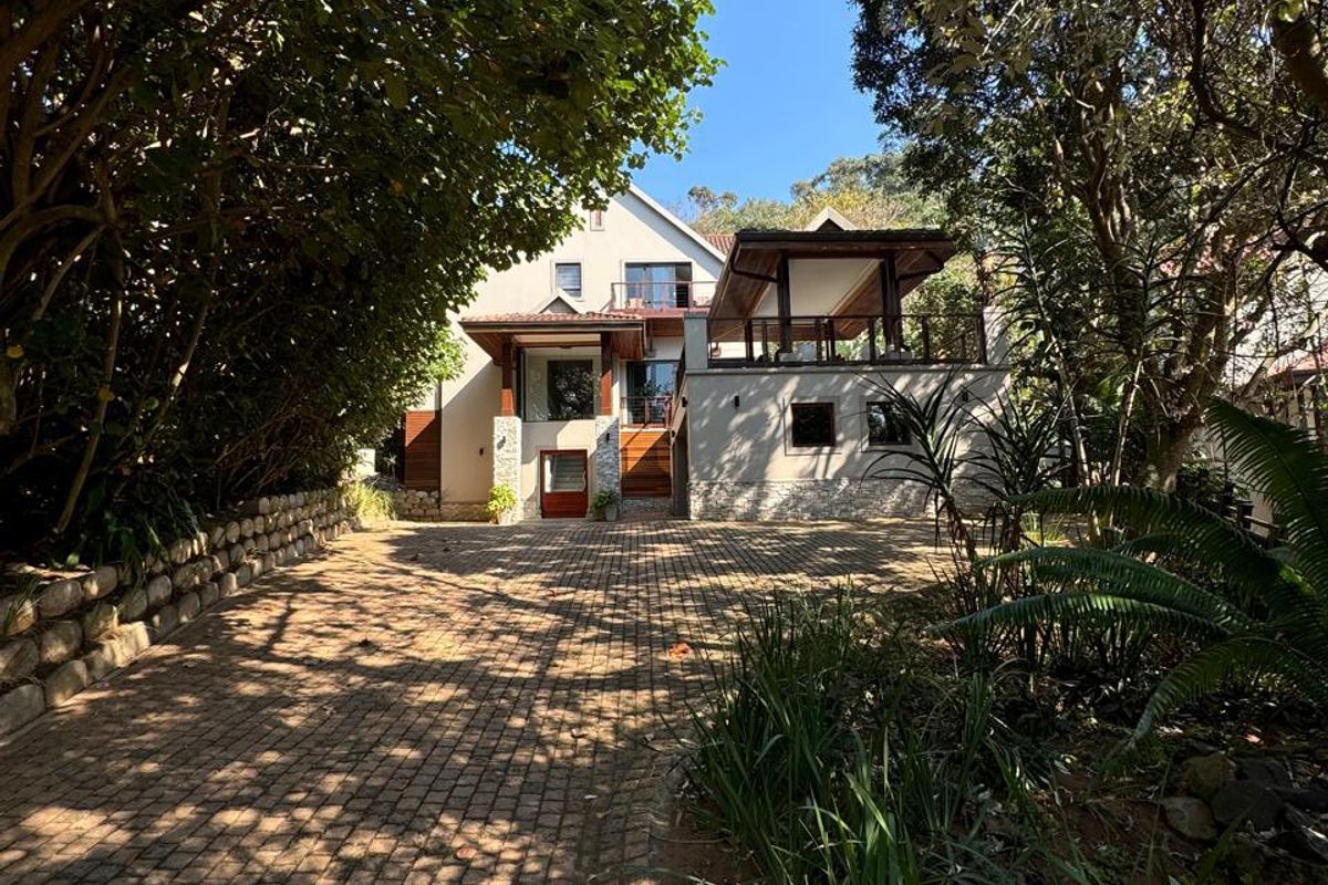 A sophisticated modern home in Zimbali Estate - Photo 2