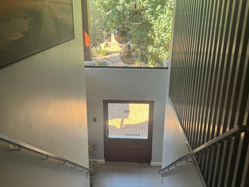 A sophisticated modern home in Zimbali Estate - Photo 9