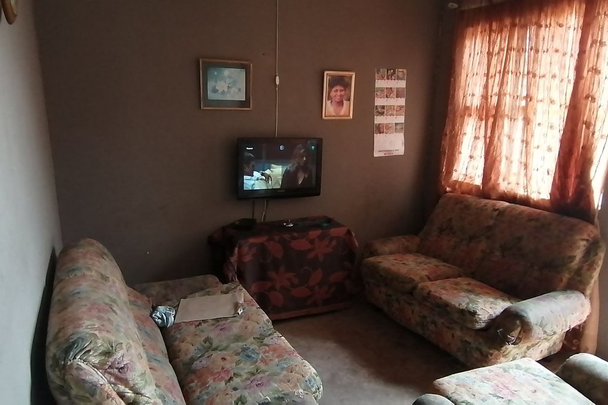 A starter home - Photo 3